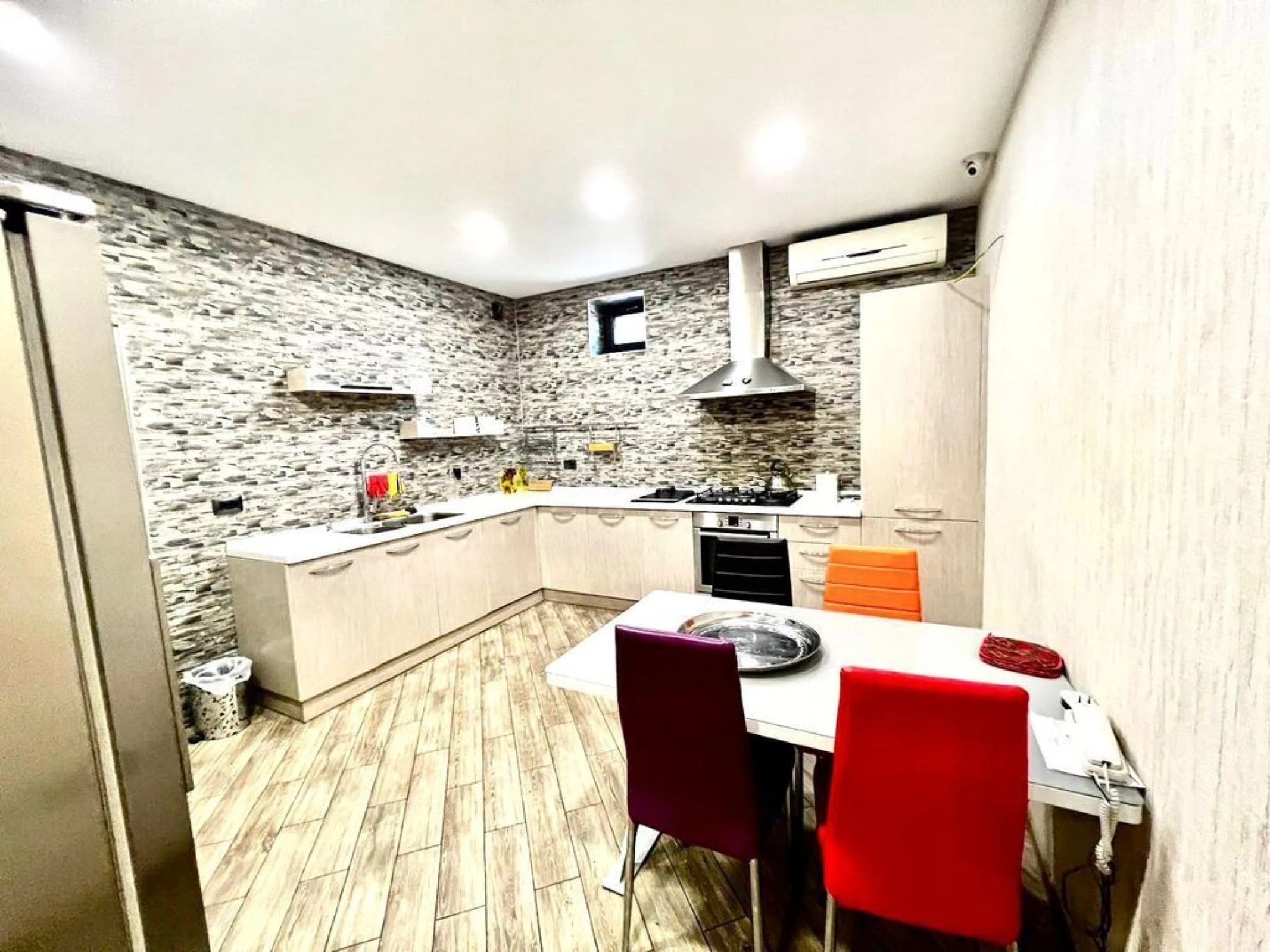 Satılır 7 otaqlı həyət evi 600 m²