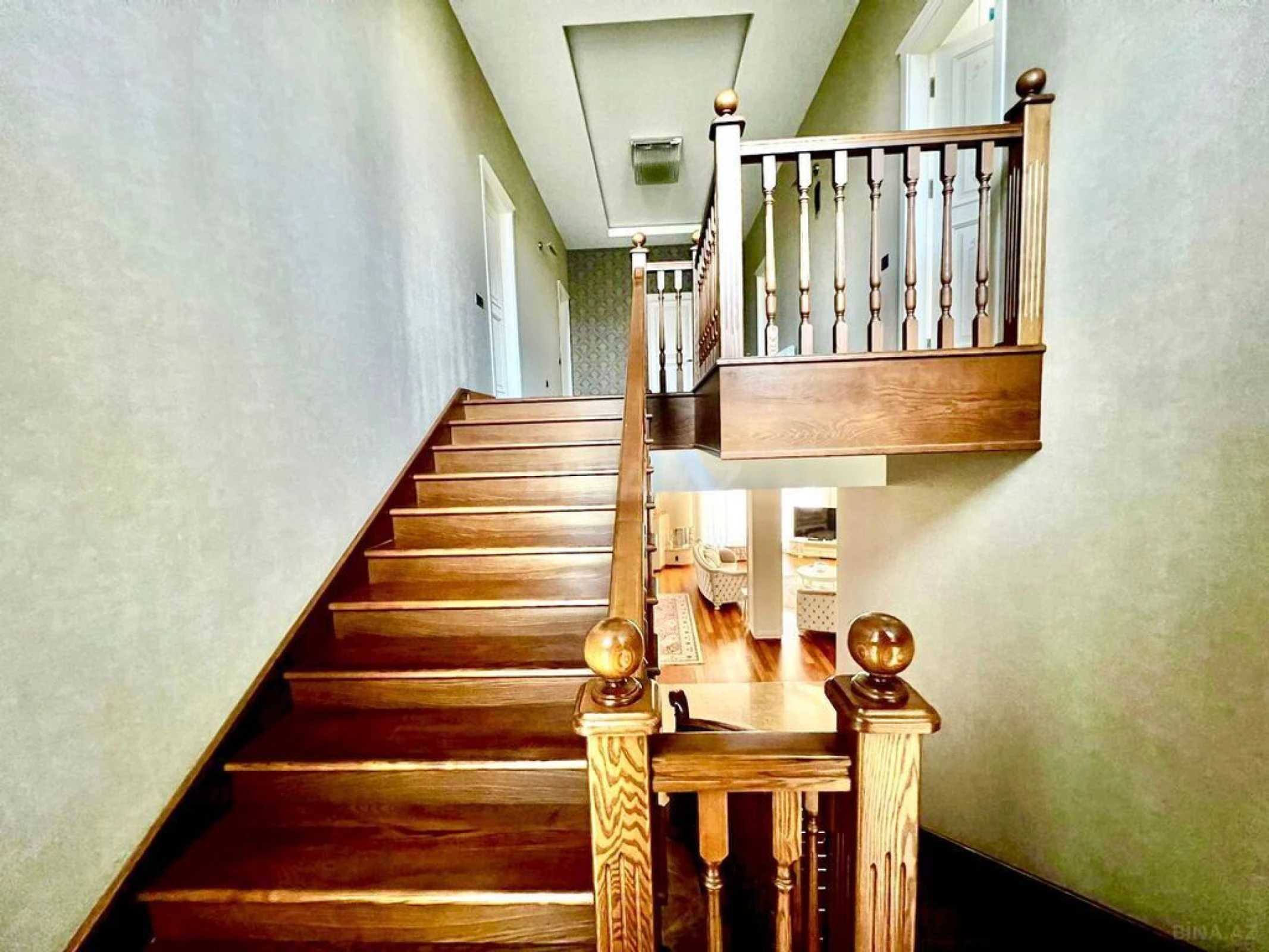 Satılır 7 otaqlı həyət evi 600 m²