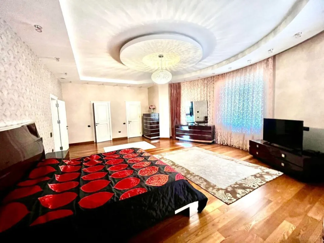 Satılır 7 otaqlı həyət evi 600 m²