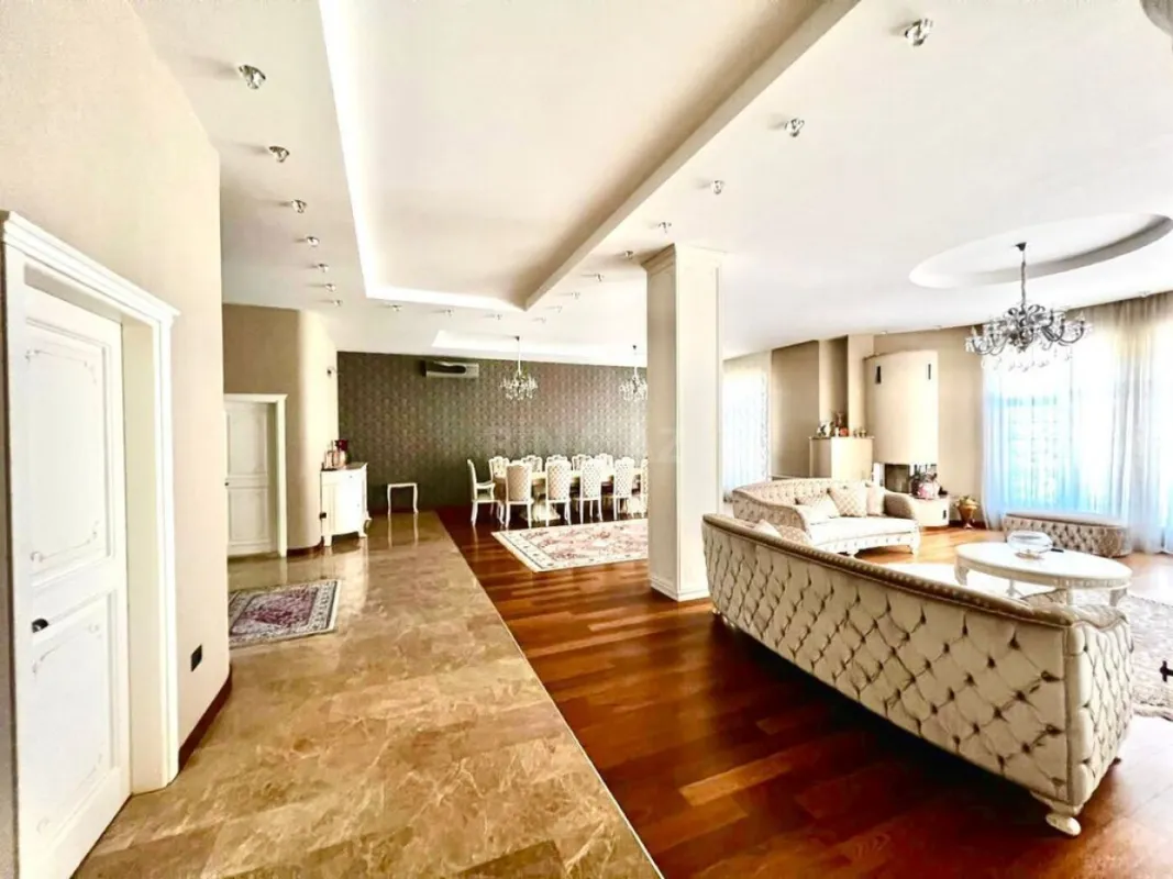 Satılır 7 otaqlı həyət evi 600 m²