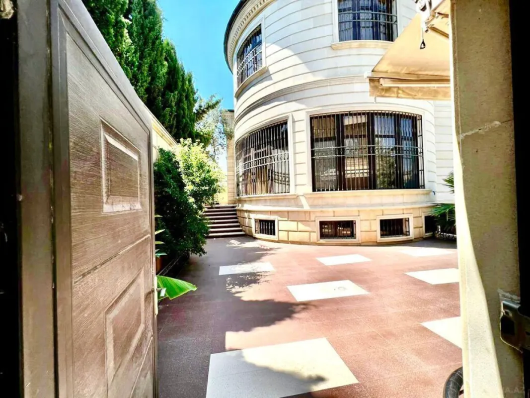 Satılır 7 otaqlı həyət evi 600 m²