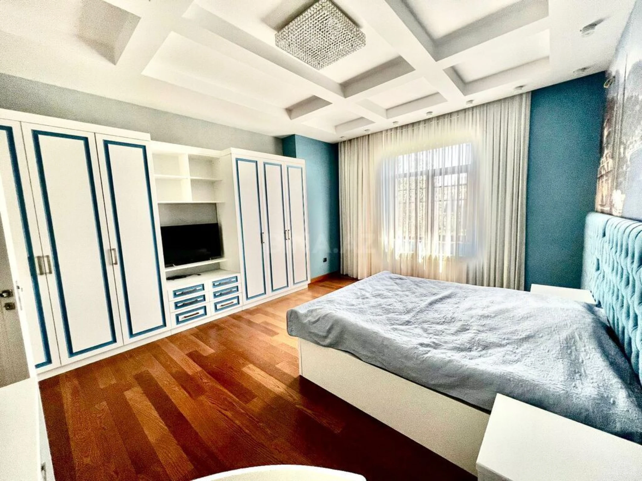 Satılır 7 otaqlı həyət evi 600 m²