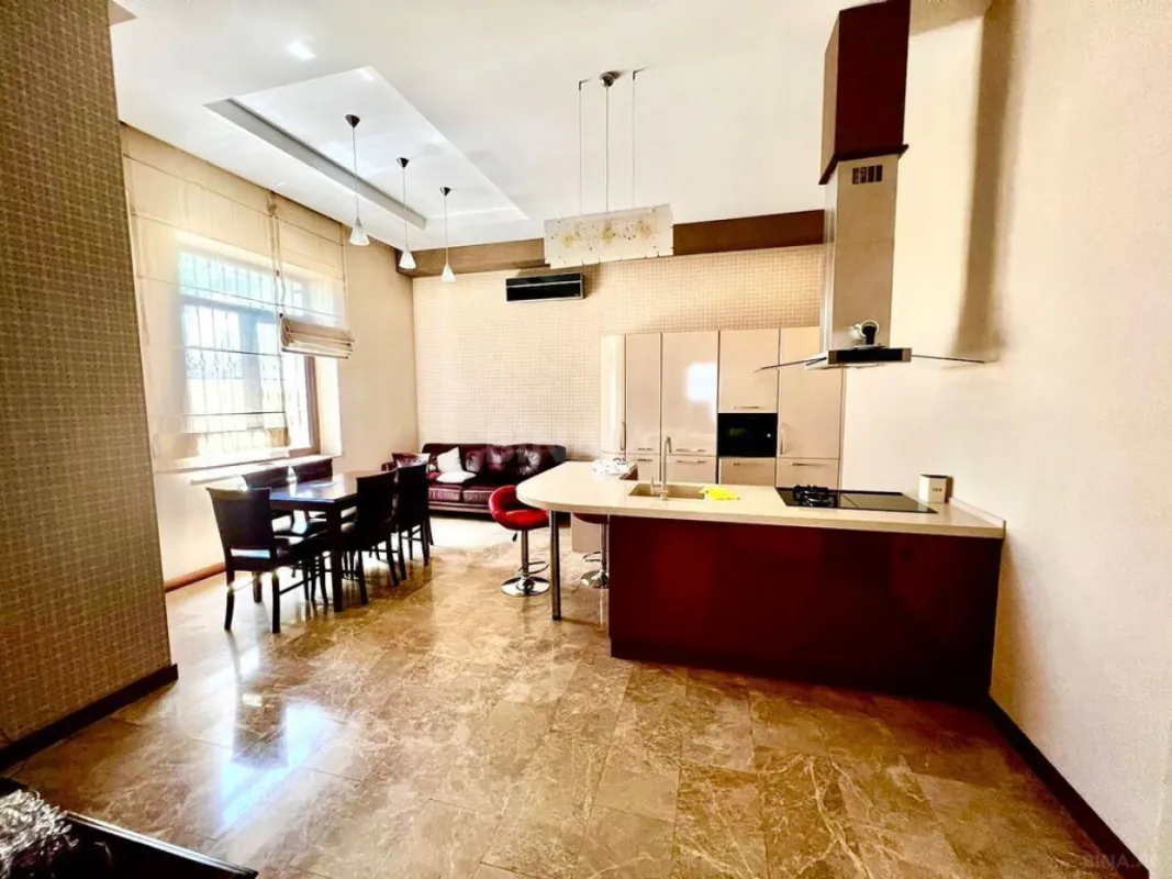 Satılır 7 otaqlı həyət evi 600 m²