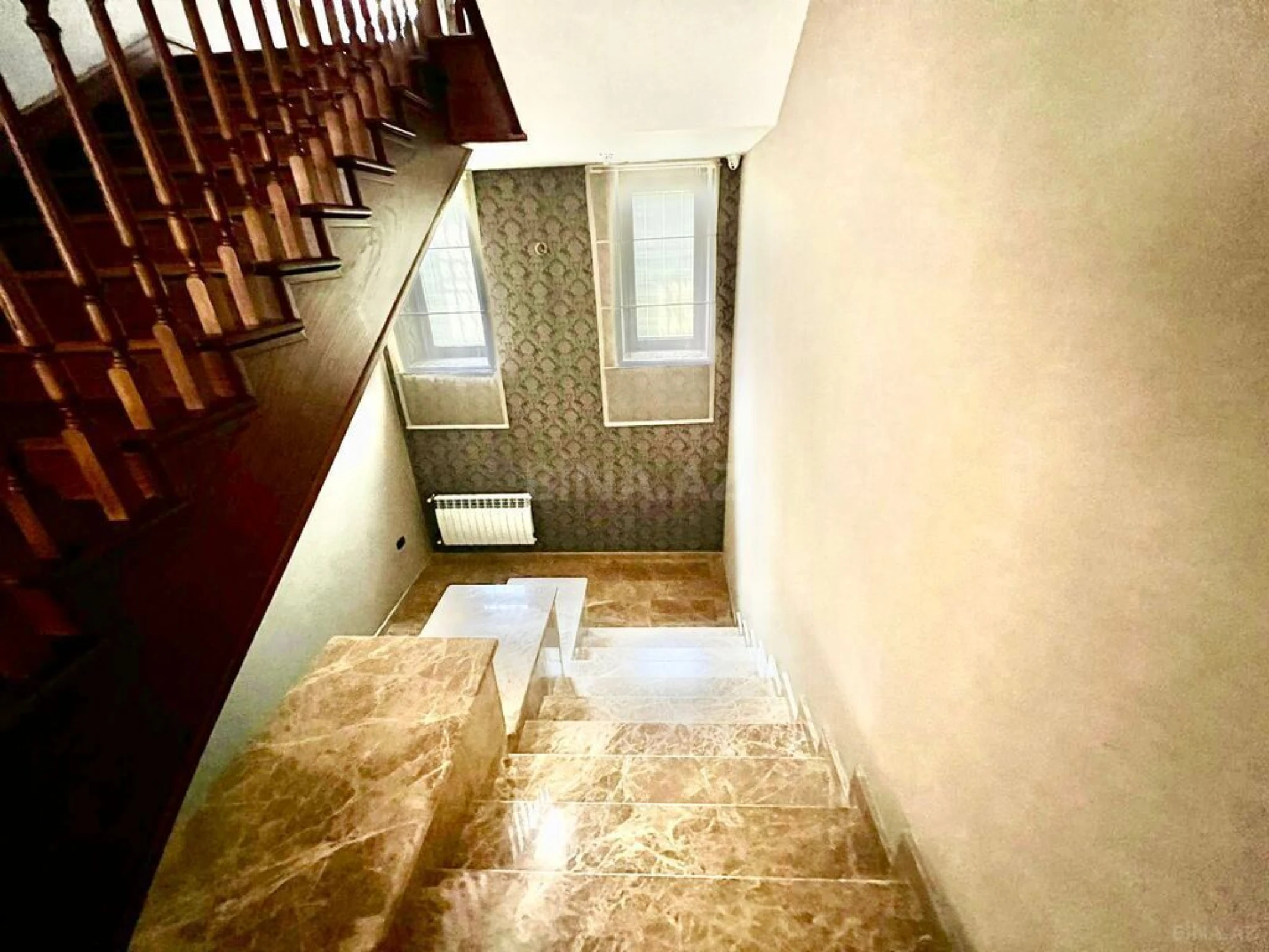 Satılır 7 otaqlı həyət evi 600 m²