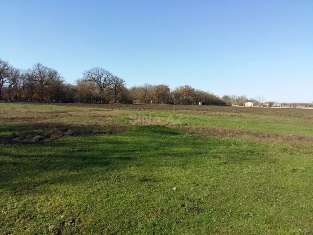 Satılır torpaq sahəsi 200 m²