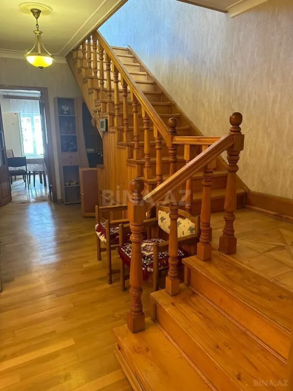Satılır 7 otaqlı həyət evi 650 m²