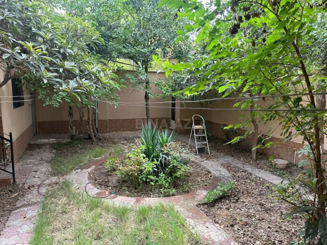 Satılır 7 otaqlı həyət evi 650 m²