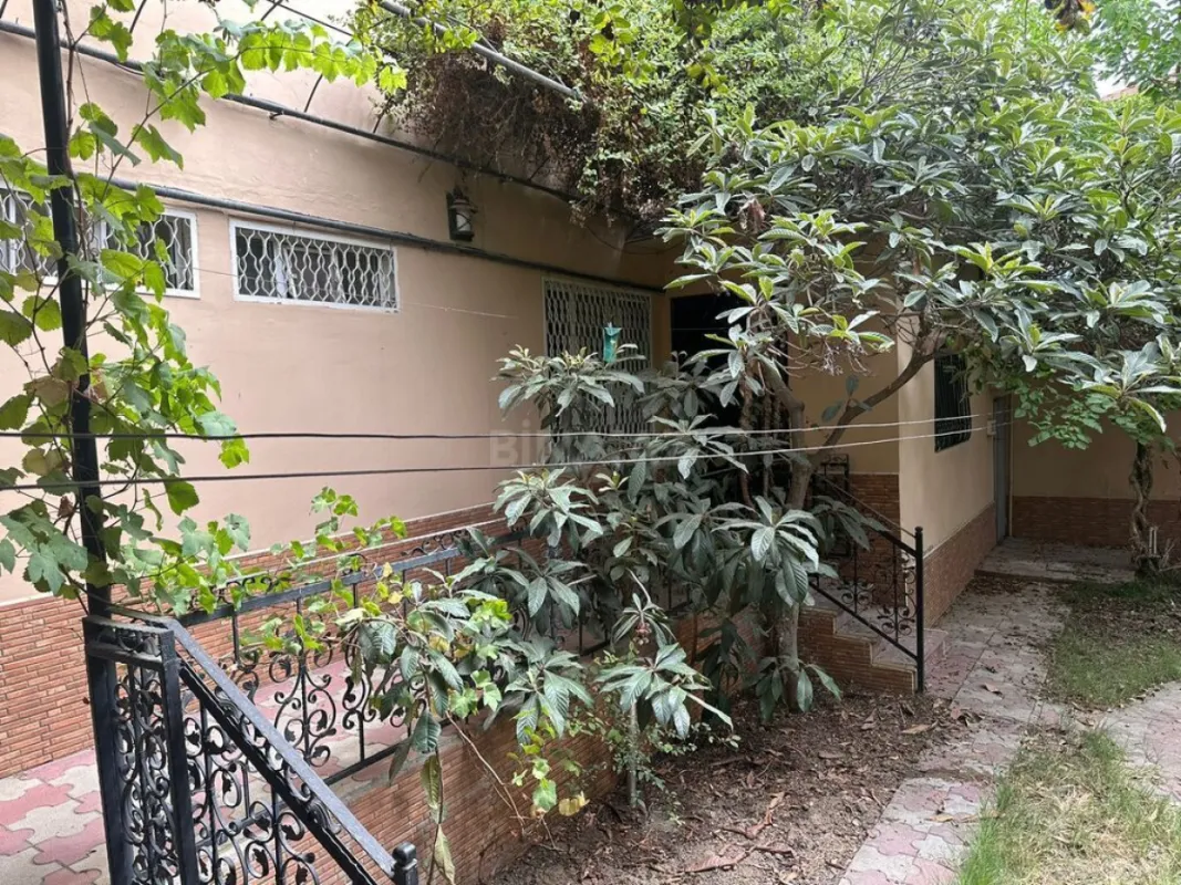 Satılır 7 otaqlı həyət evi 650 m²