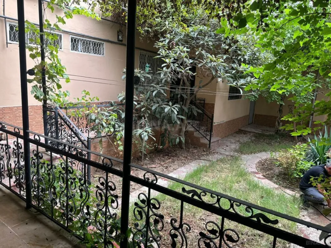 Satılır 7 otaqlı həyət evi 650 m²