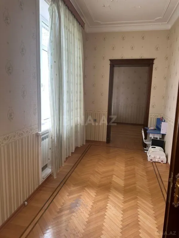 Satılır 7 otaqlı həyət evi 650 m²