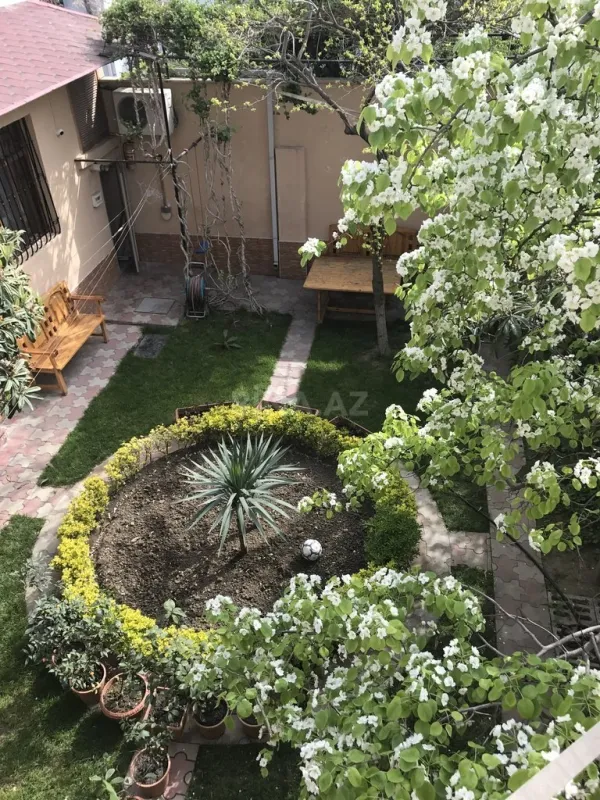 Satılır 7 otaqlı həyət evi 650 m²