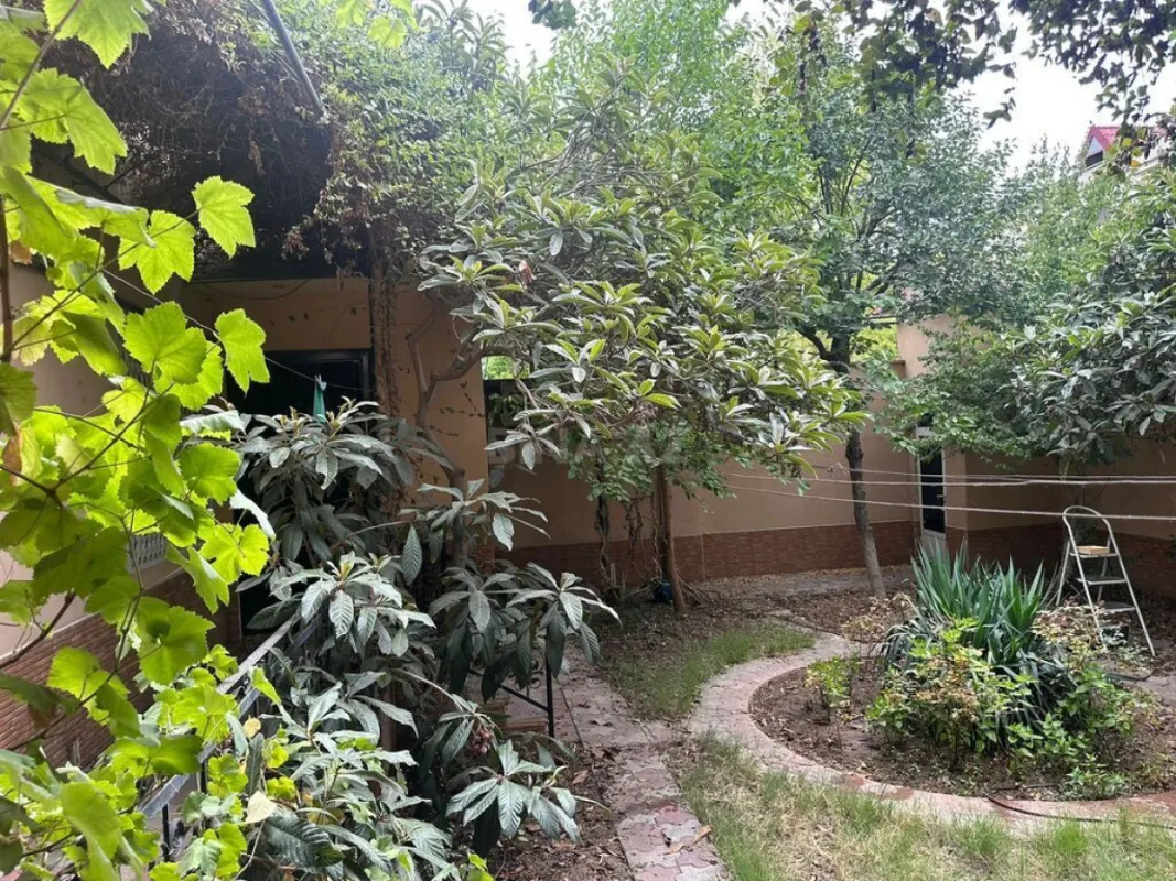 Satılır 7 otaqlı həyət evi 650 m²