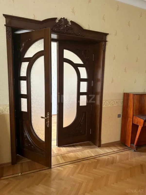 Satılır 7 otaqlı həyət evi 650 m²