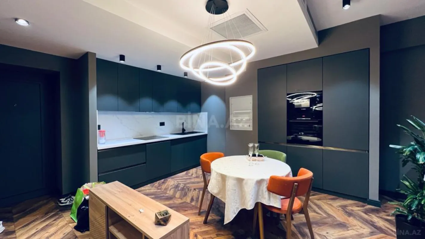 Kirayə verilir 2 otaqlı mənzil 84 m²