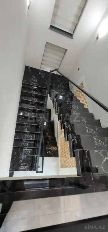 Satılır 7 otaqlı həyət evi 600 m²