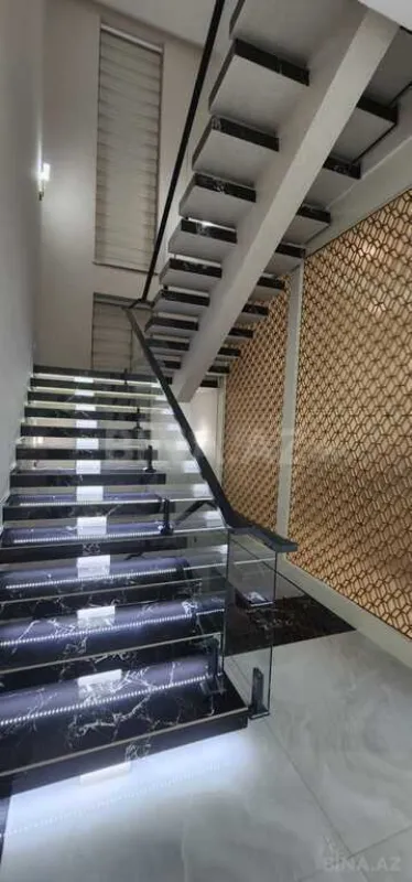 Satılır 7 otaqlı həyət evi 600 m²