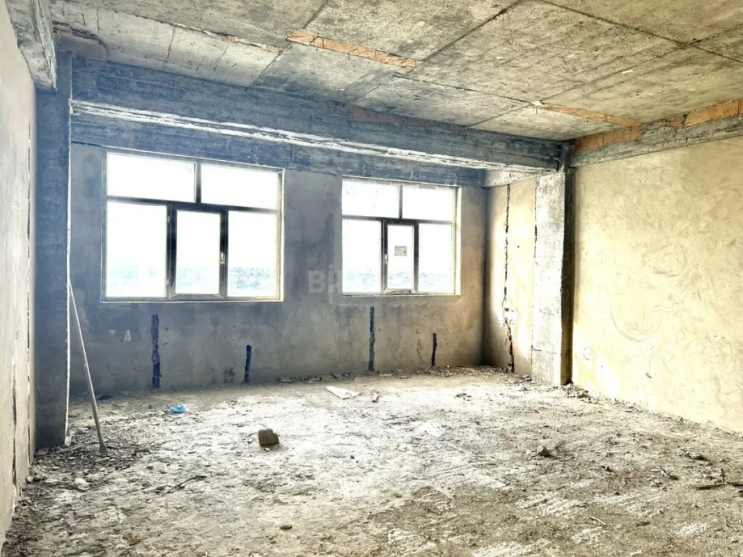 Satılır 3 otaqlı mənzil 162 m²