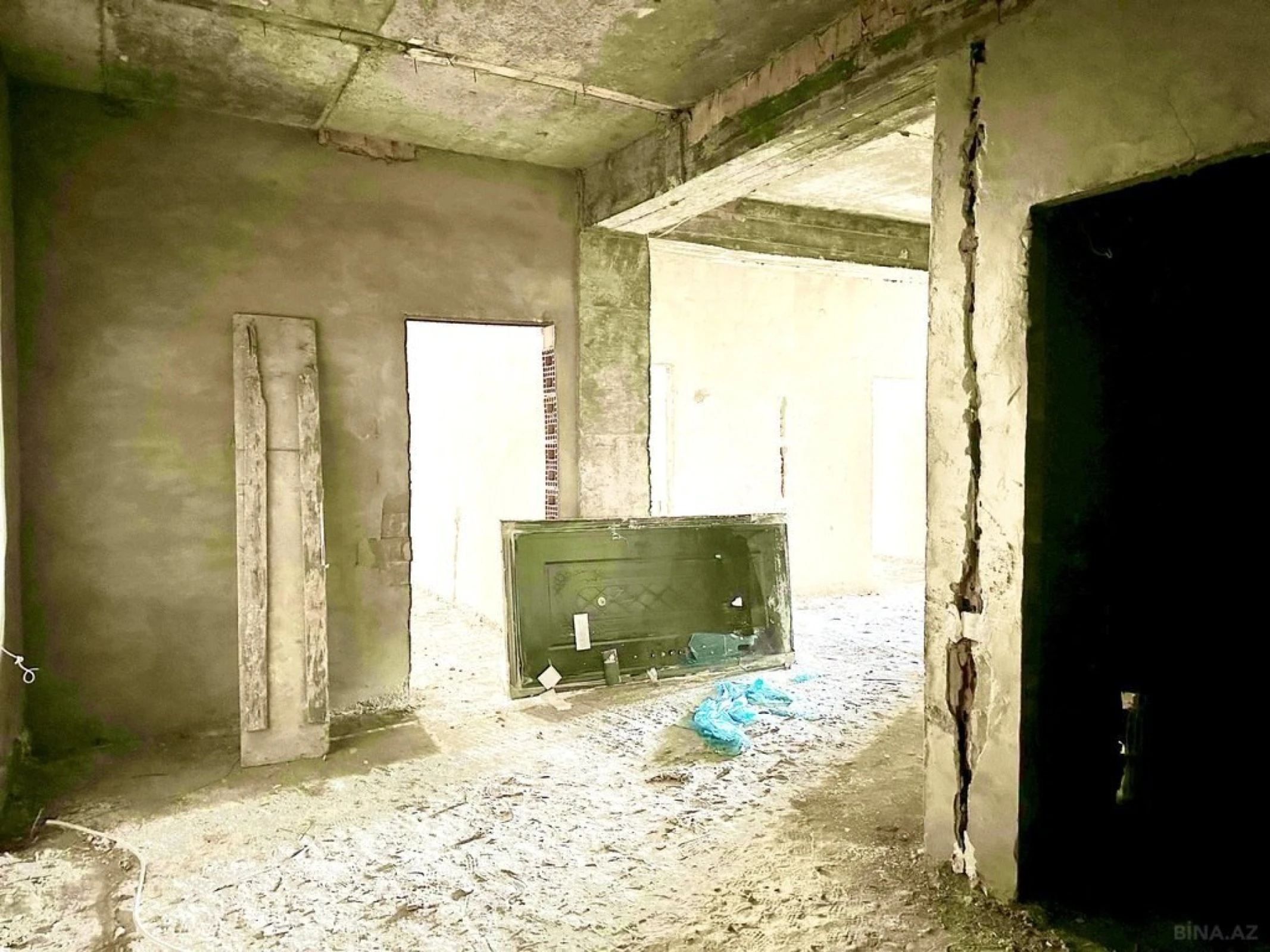 Satılır 3 otaqlı mənzil 162 m²