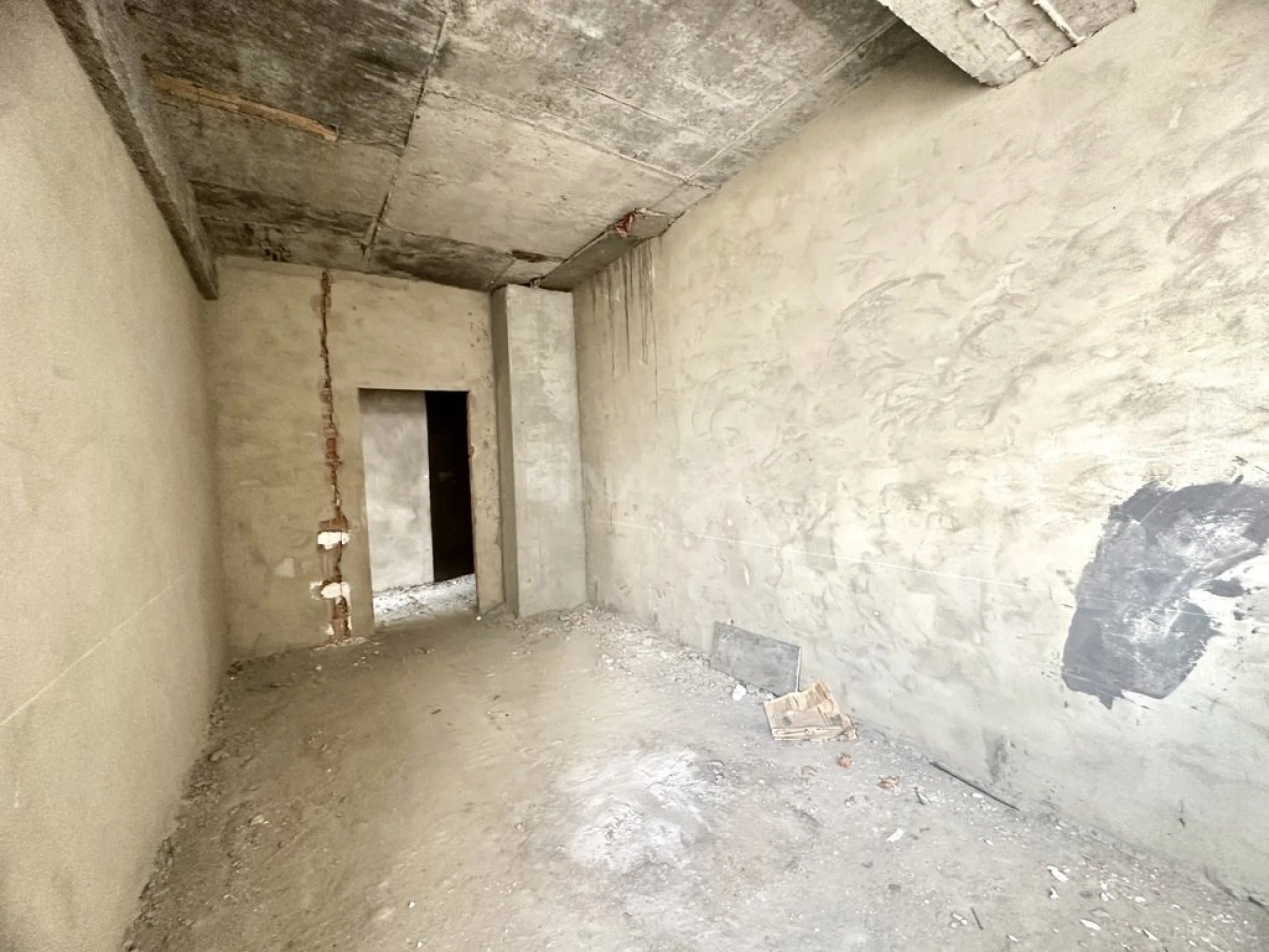 Satılır 3 otaqlı mənzil 162 m²