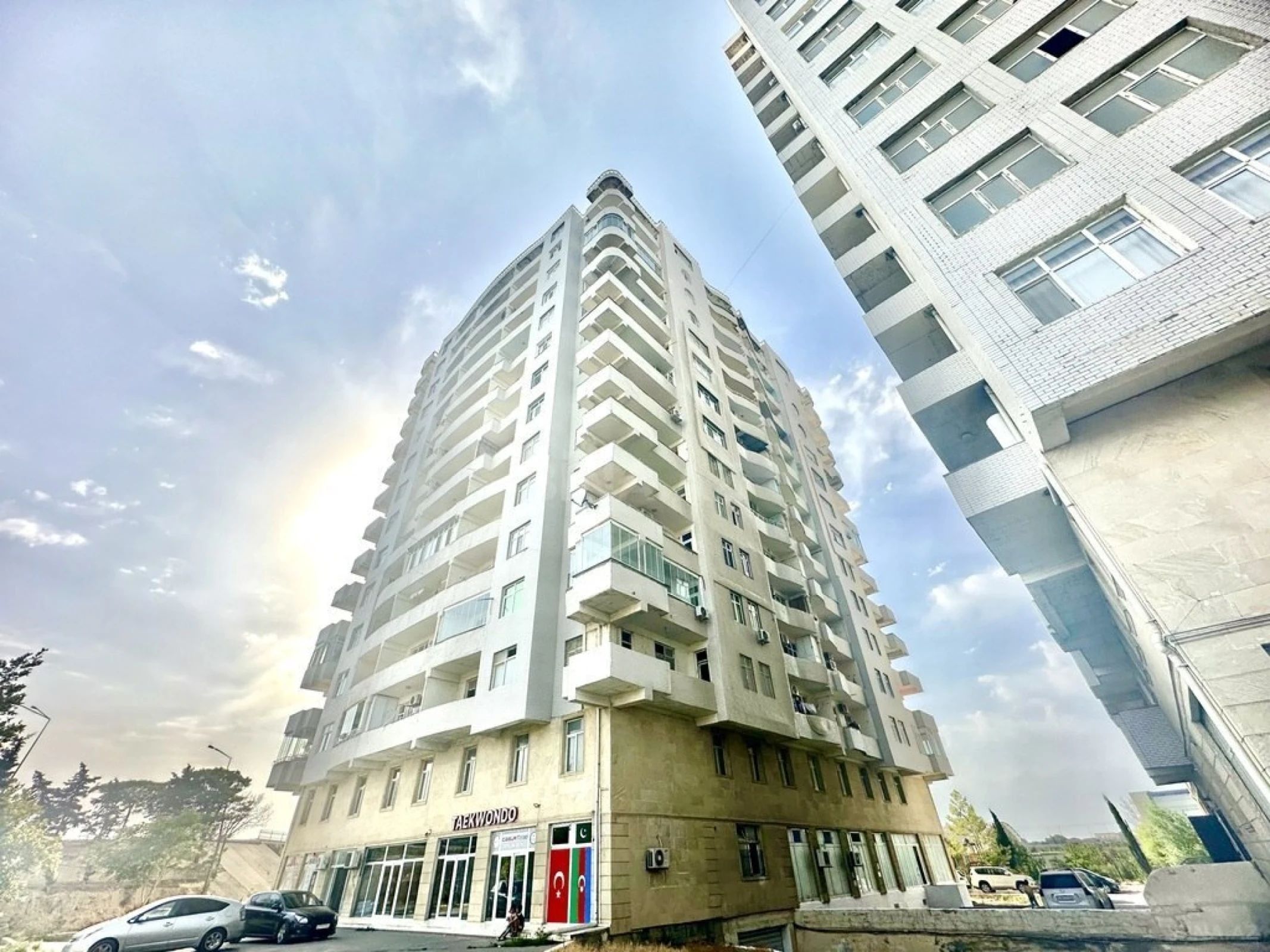 Satılır 3 otaqlı mənzil 162 m²