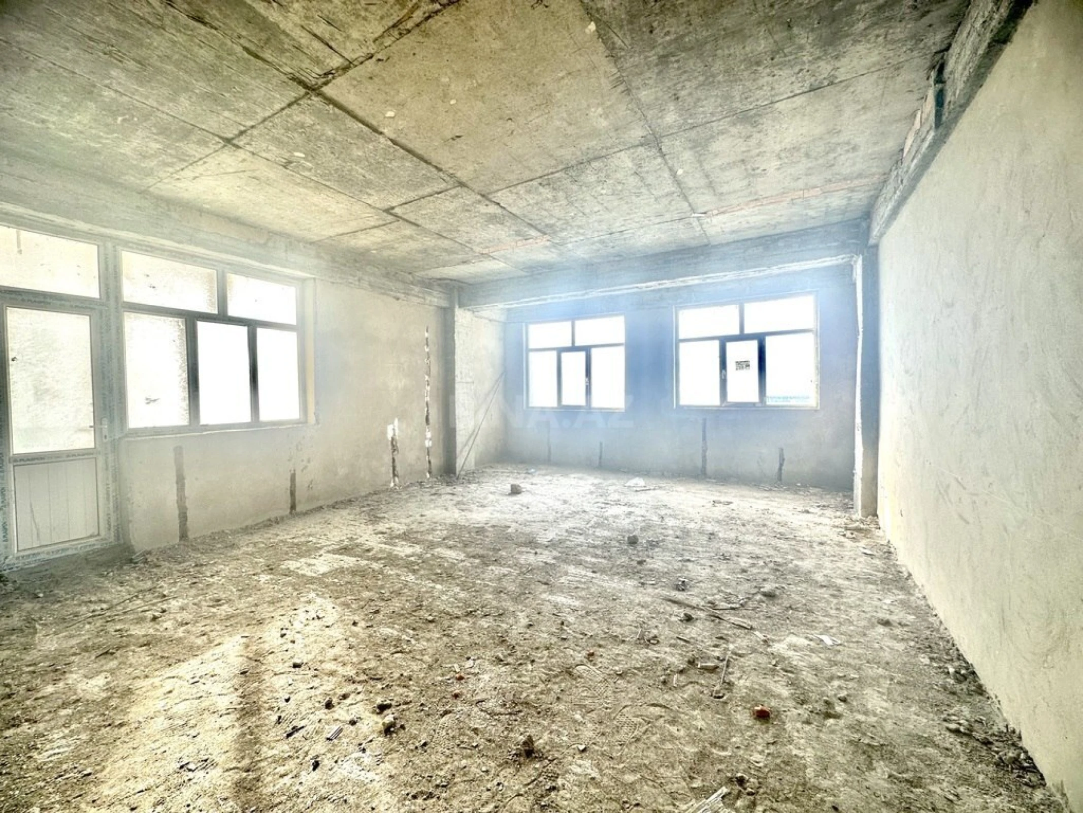 Satılır 3 otaqlı mənzil 162 m²