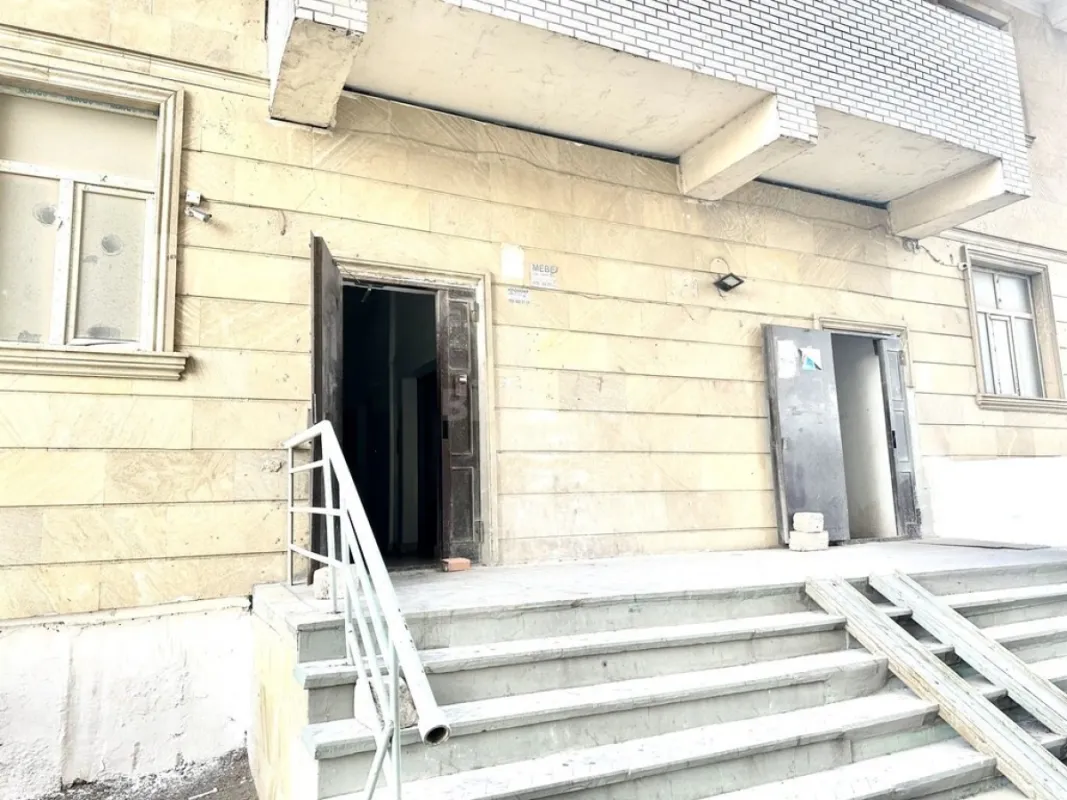 Satılır 3 otaqlı mənzil 162 m²