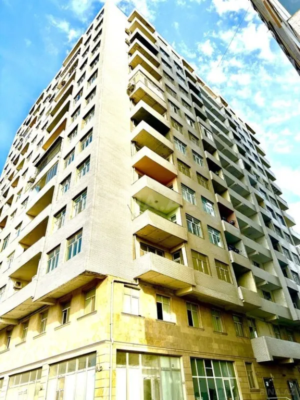 Satılır 3 otaqlı mənzil 162 m²
