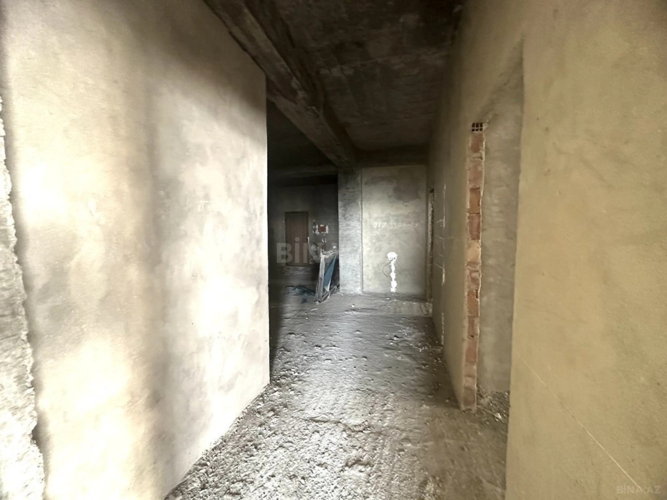 Satılır 3 otaqlı mənzil 162 m²