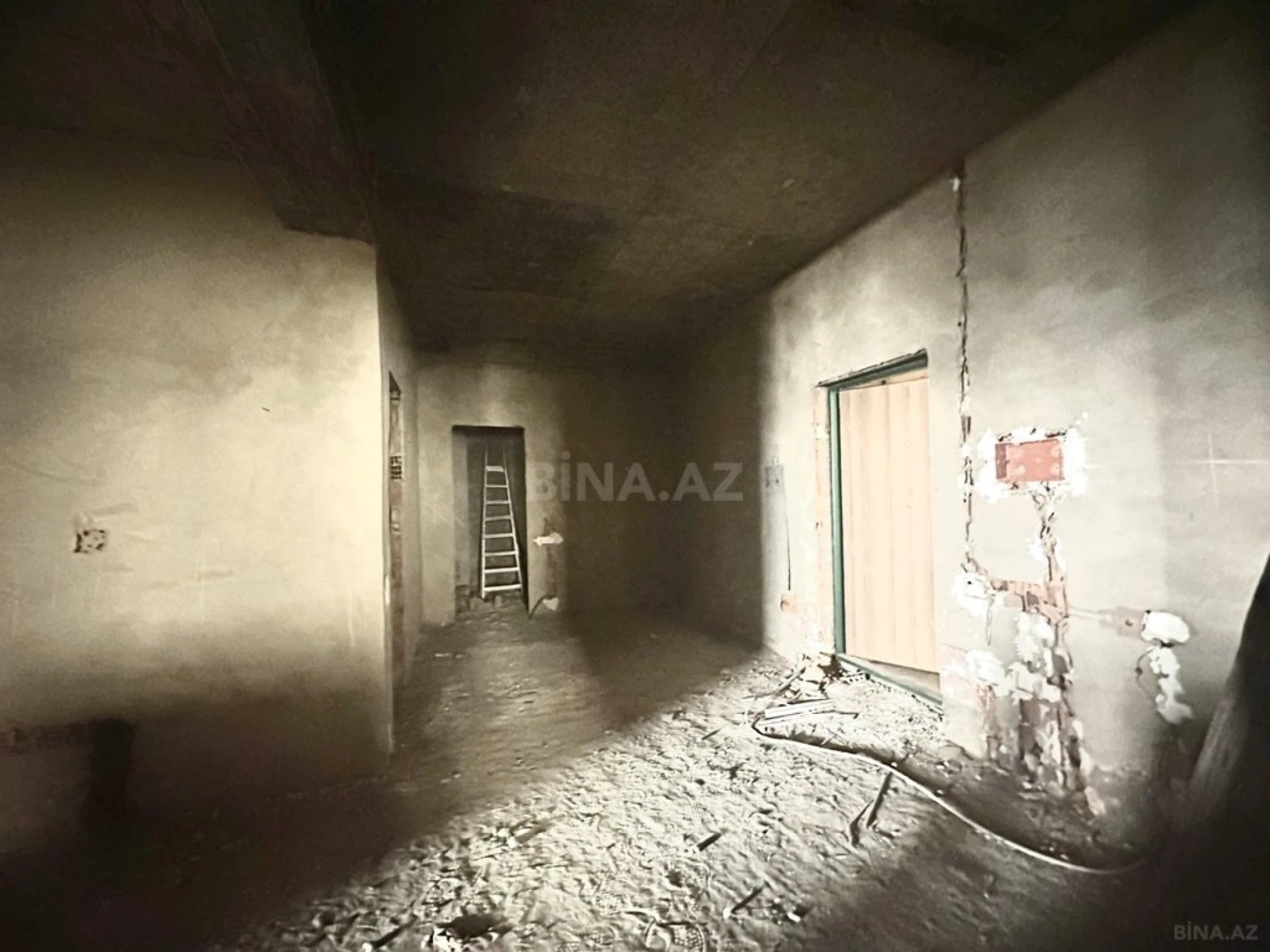 Satılır 3 otaqlı mənzil 162 m²