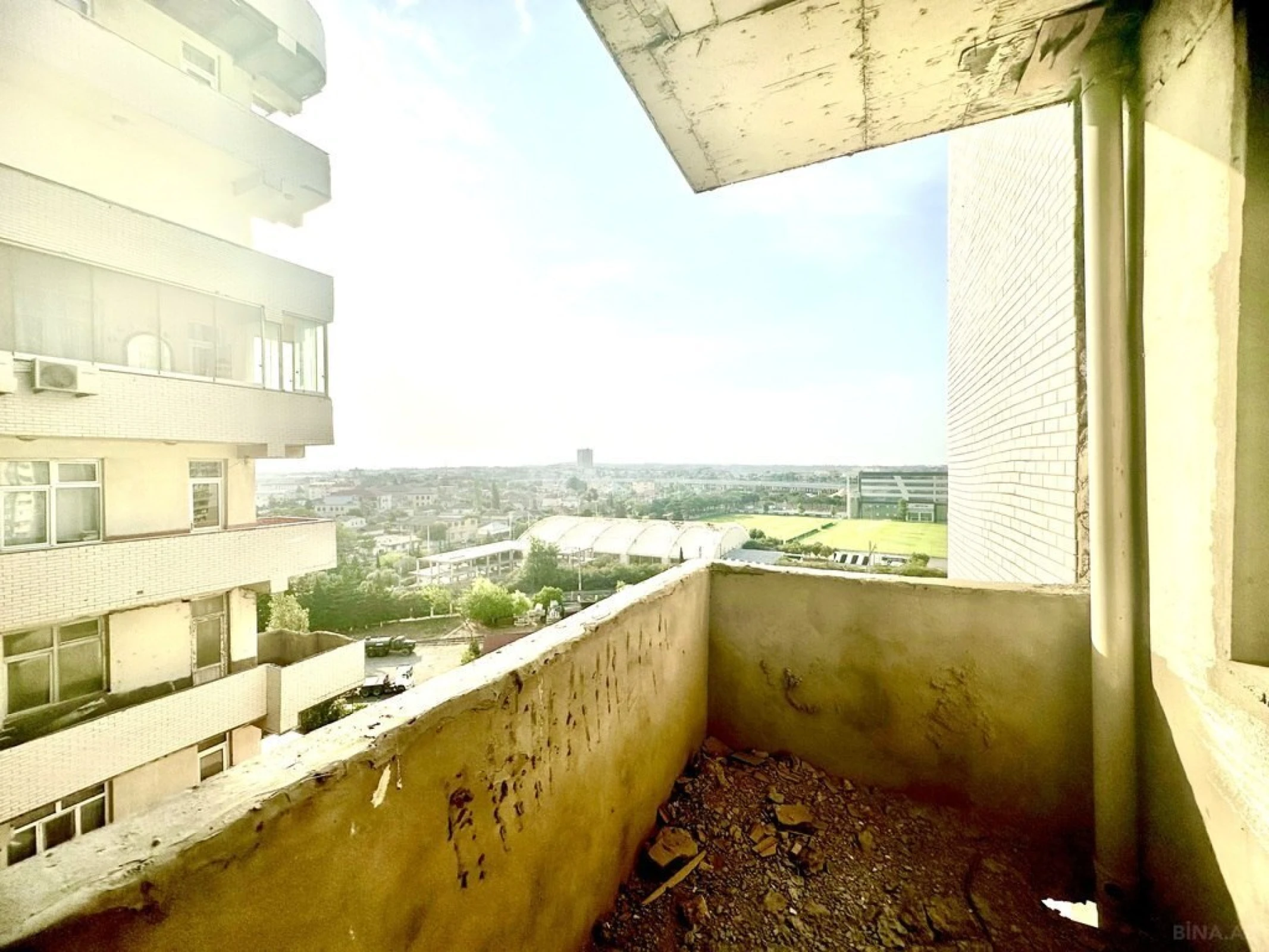 Satılır 3 otaqlı mənzil 162 m²