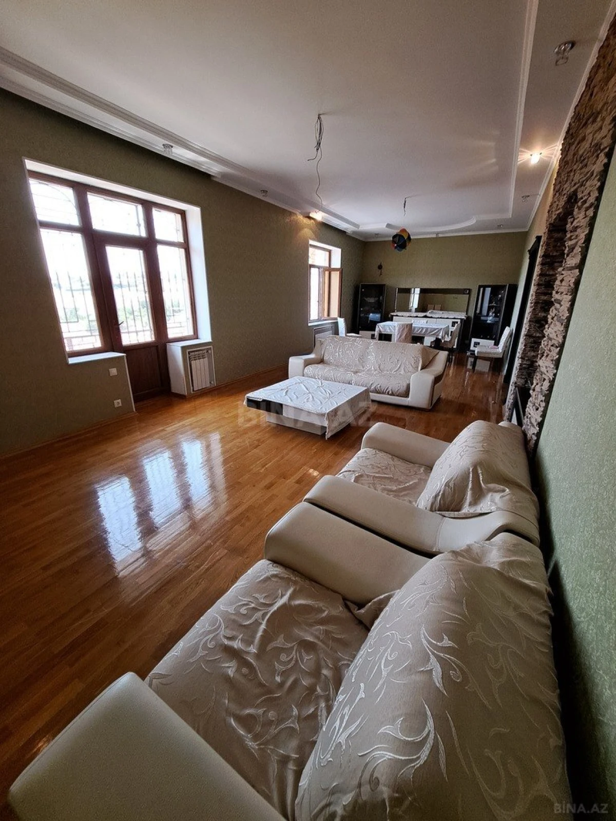 Satılır 5 otaqlı həyət evi 300 m²