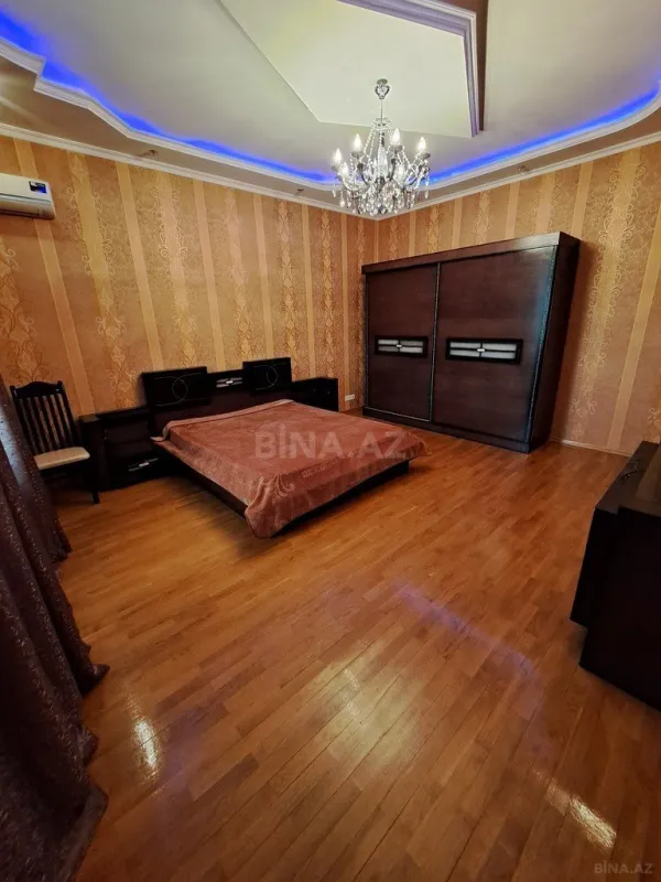 Satılır 5 otaqlı həyət evi 300 m²