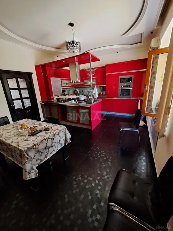 Satılır 5 otaqlı həyət evi 300 m²