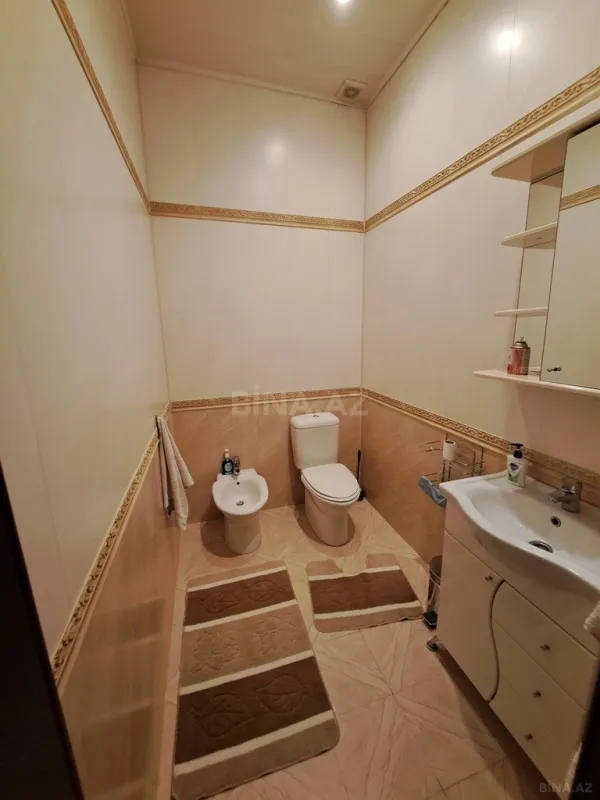 Satılır 5 otaqlı həyət evi 300 m²