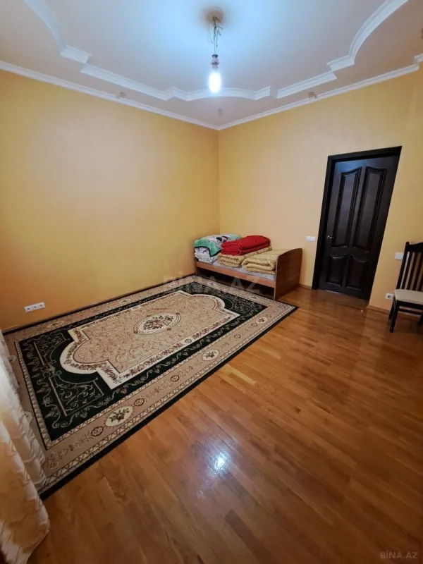 Satılır 5 otaqlı həyət evi 300 m²