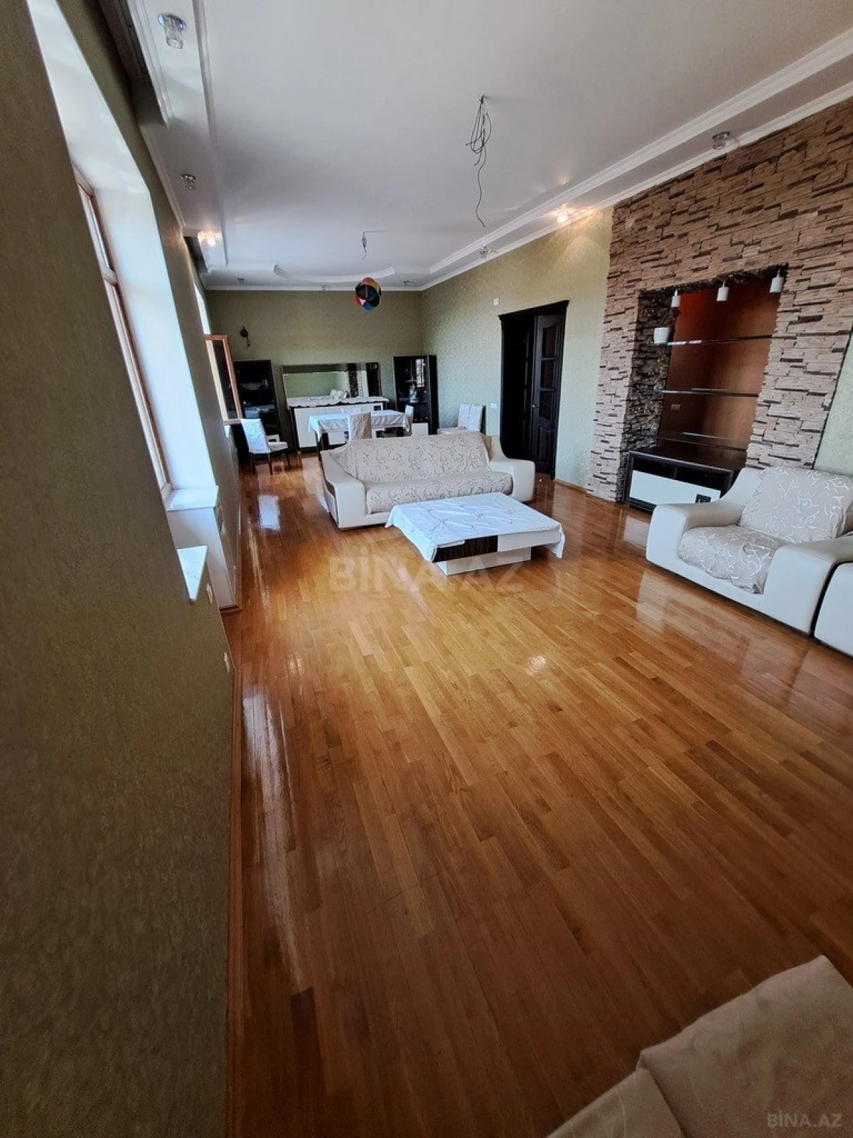 Satılır 5 otaqlı həyət evi 300 m²