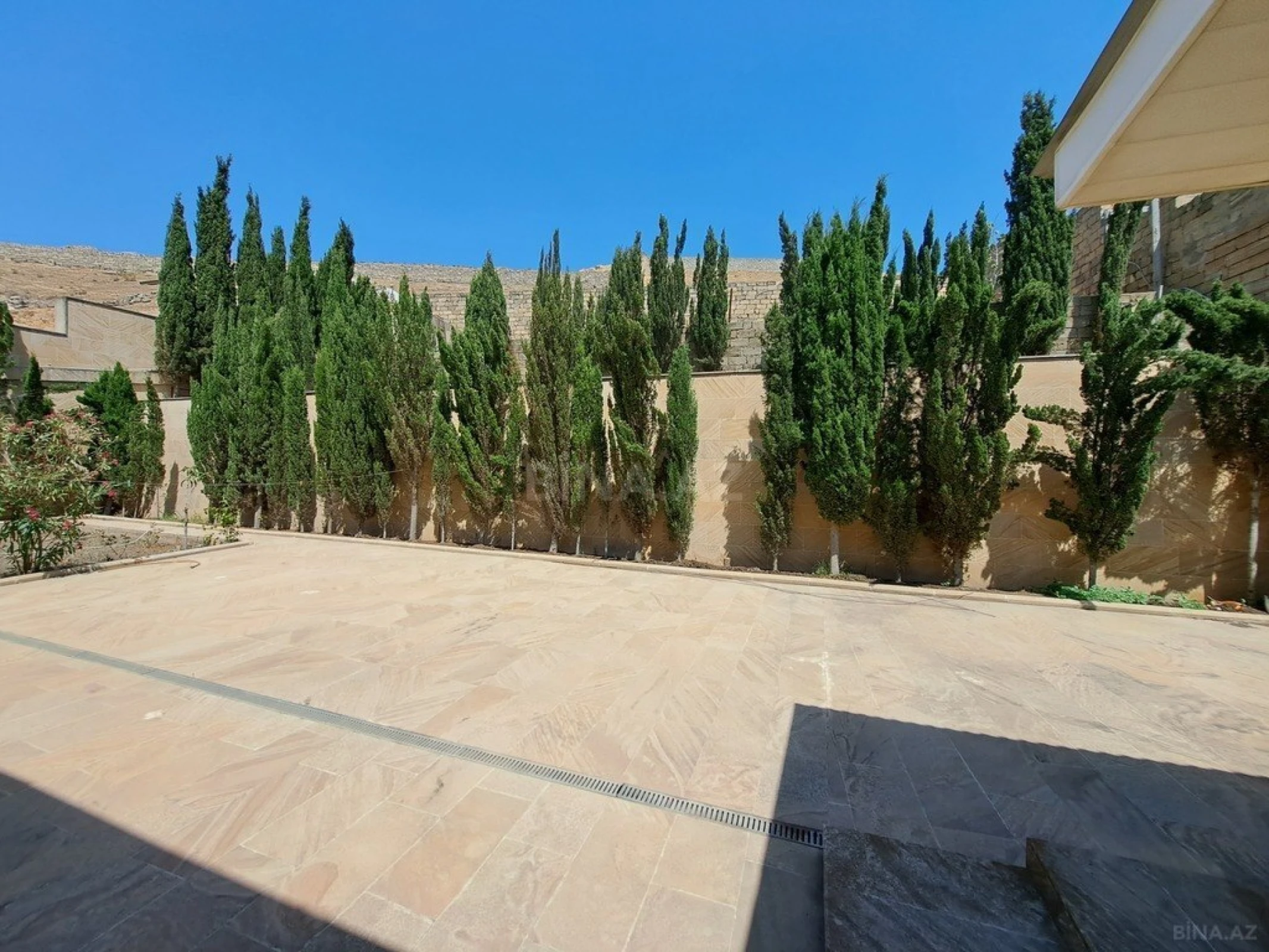 Satılır 5 otaqlı həyət evi 300 m²