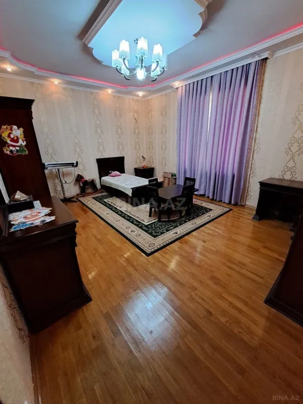 Satılır 5 otaqlı həyət evi 300 m²