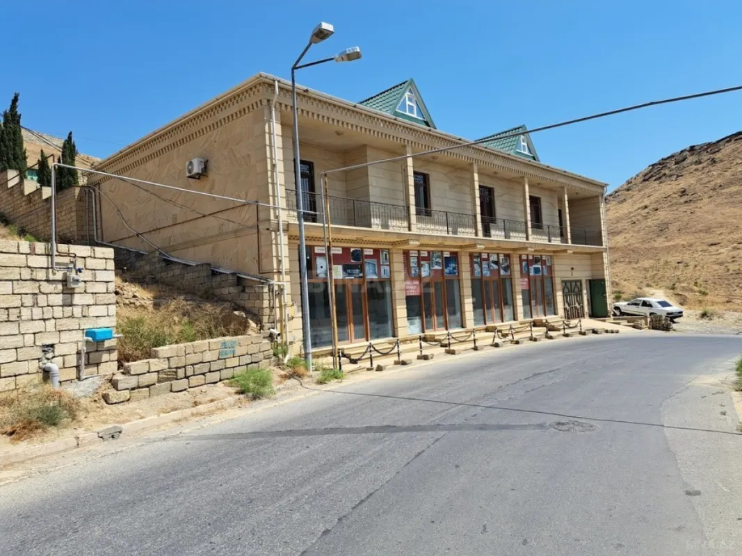 Satılır 5 otaqlı həyət evi 300 m²