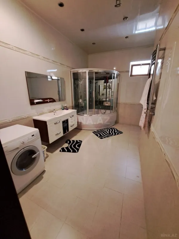 Satılır 5 otaqlı həyət evi 300 m²