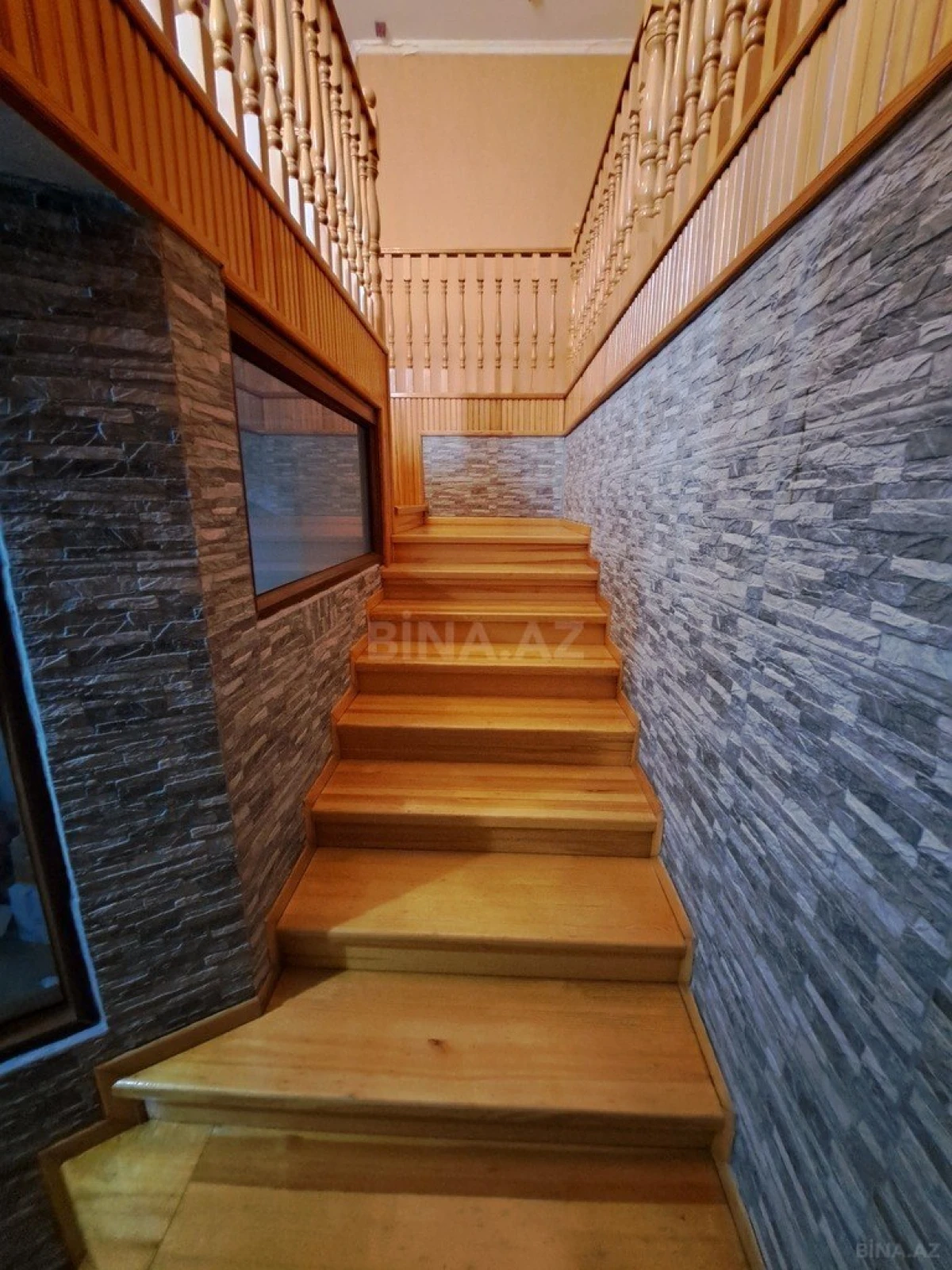 Satılır 5 otaqlı həyət evi 300 m²