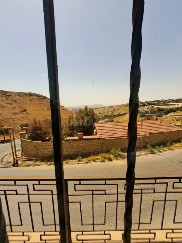 Satılır 5 otaqlı həyət evi 300 m²