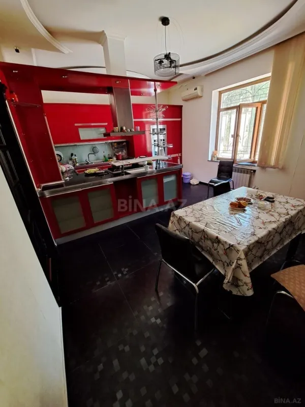 Satılır 5 otaqlı həyət evi 300 m²