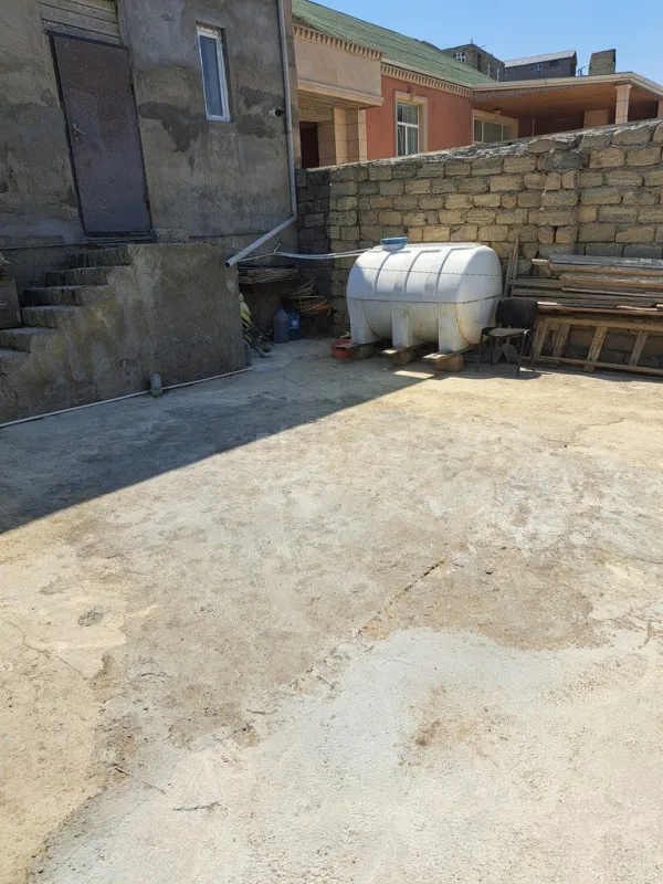 Satılır 5 otaqlı həyət evi 180 m²