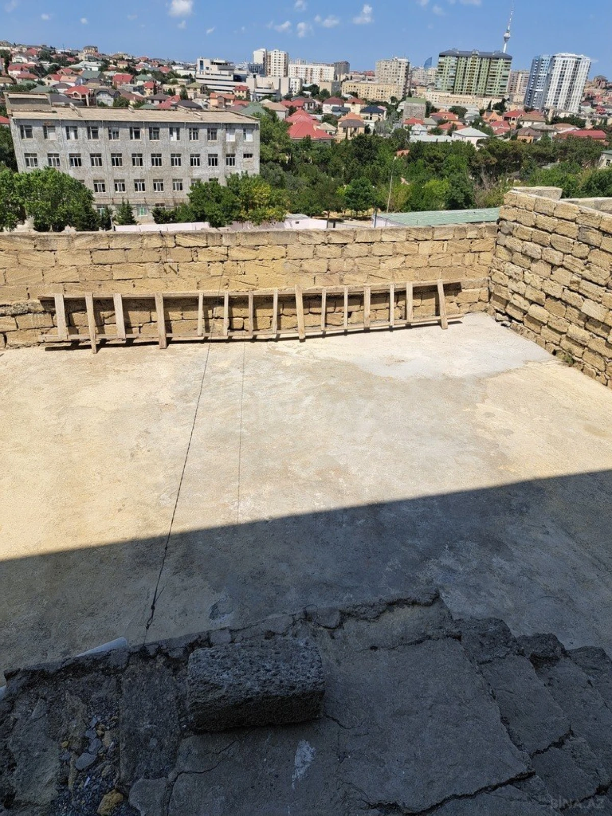 Satılır 5 otaqlı həyət evi 180 m²