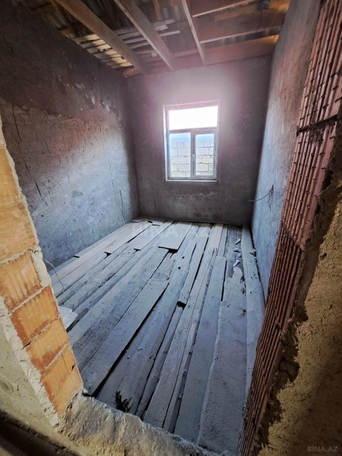 Satılır 5 otaqlı həyət evi 180 m²