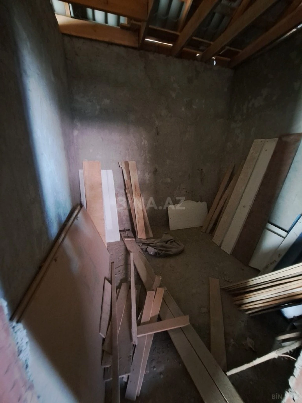 Satılır 5 otaqlı həyət evi 180 m²