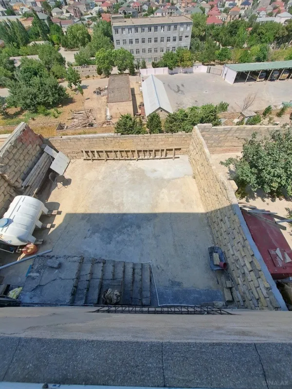 Satılır 5 otaqlı həyət evi 180 m²