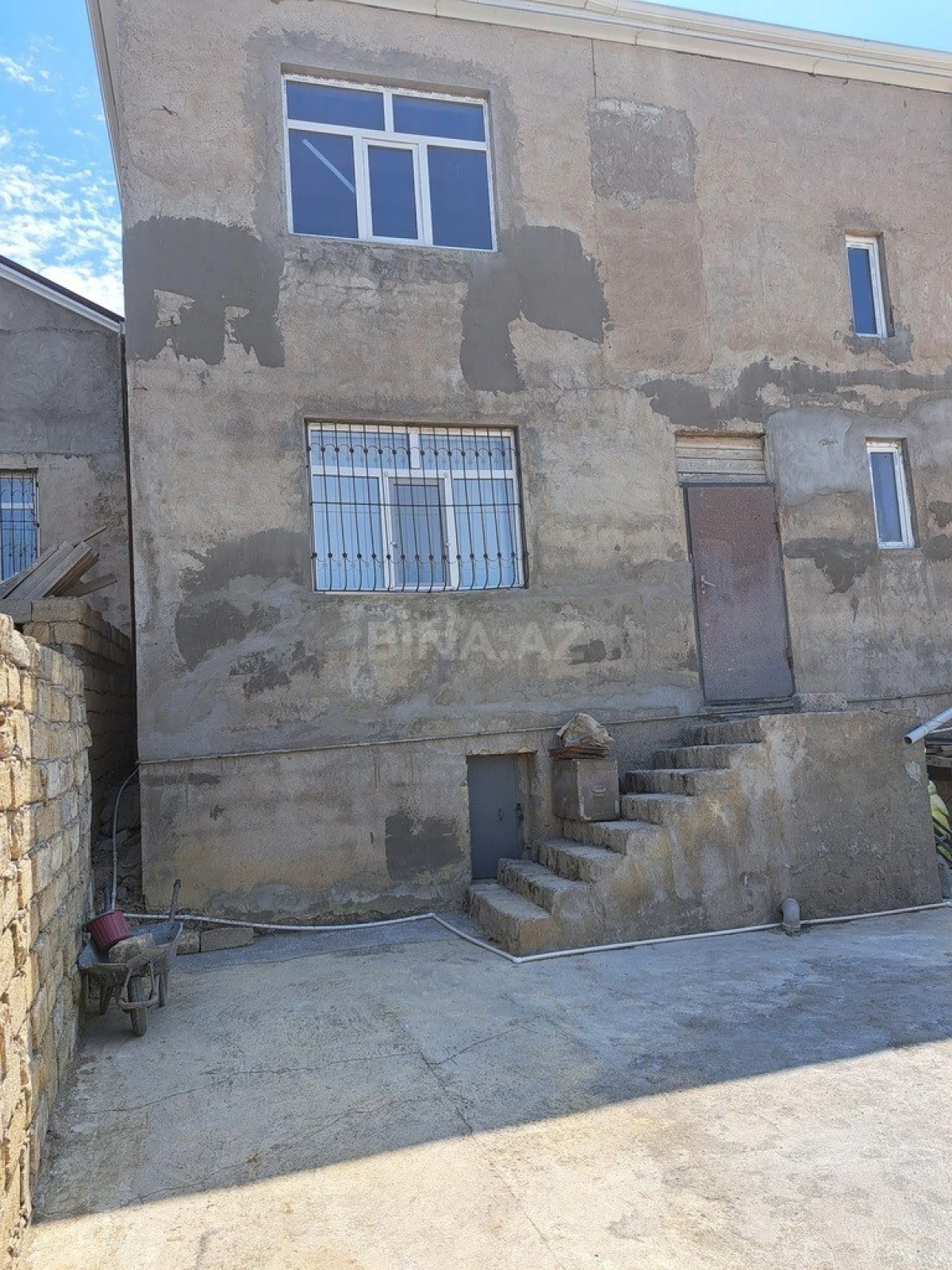 Satılır 5 otaqlı həyət evi 180 m²