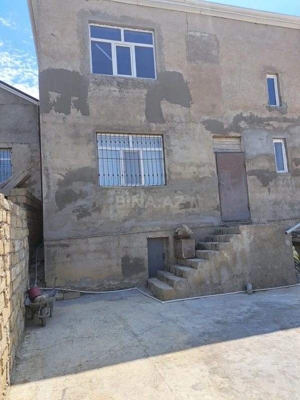 Satılır 5 otaqlı həyət evi 180 m²